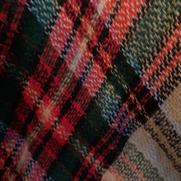 Classic plaid blanket scarf - Picture 3 of 4